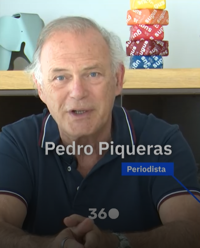 Pedro Piqueras y las esculturas que han llamado la atención en su despacho