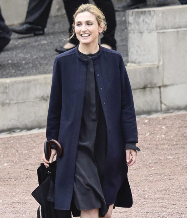 Julie Gayet, una intermitente en el Elíseo, es el nuevo libro escrito por los periodistas Soazig Quéméner y François Aubel que está centrado en la actriz y descubre aspectos íntimos de la relación de la intérprete con el jefe de Estado

