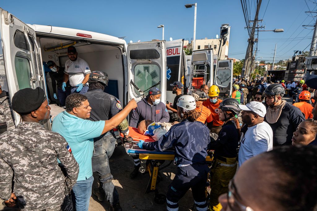  República Dominicana Llora la Muerte de 98 Personas tras el Derrumbe de una de sus Discotecas Más Emblemáticas