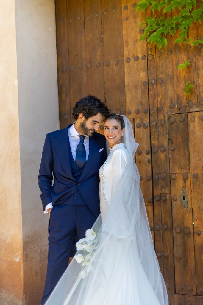 Vestido de novia botonadura lateral con cuello mao