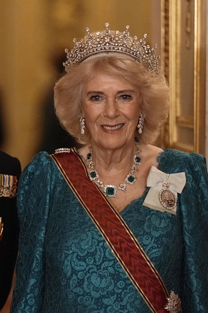 Rena Camilla con la tiara de Isabel II de 10 millones de euros