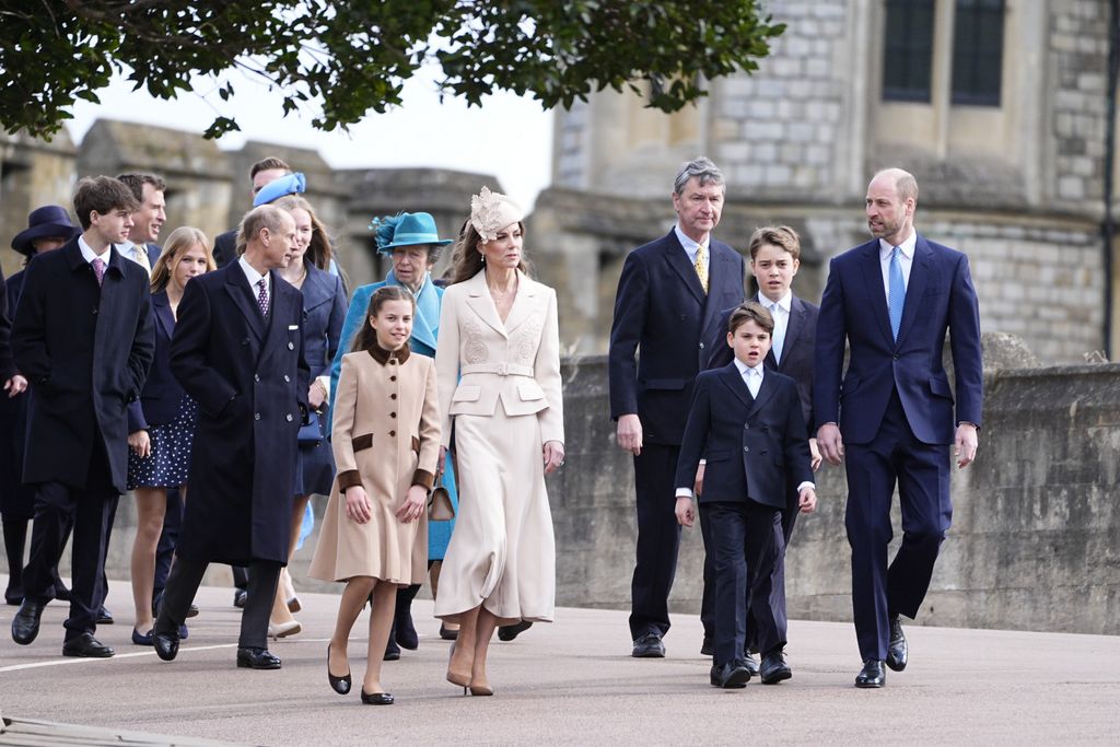 Los príncipes de Gales y sus hijos con el resto de la familia real británica