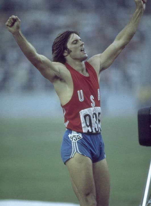 Bruce Jenner ganó la medalla de oro en el decatlón de los Juegos Olímpicos de Montreal 1976 y actualmente combina su faceta de orador motivacional con su presencia en el reality show familiar
