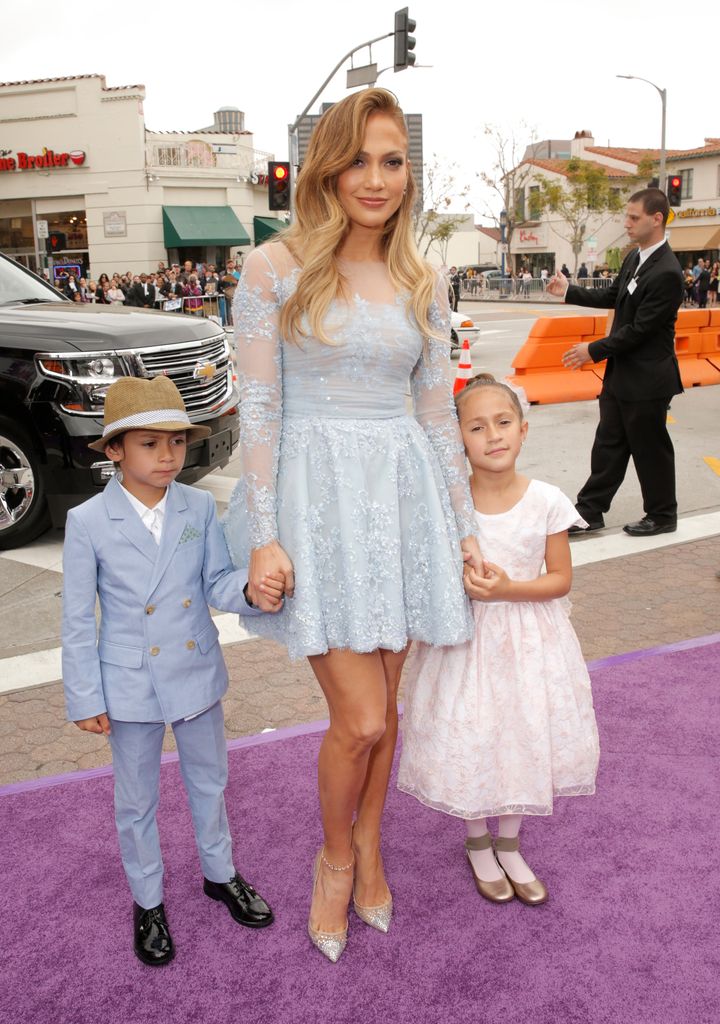Jennifer Lopez con sus hijos Max y Emme