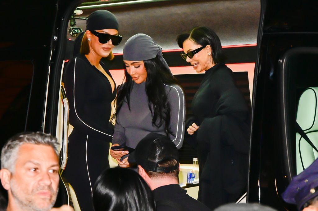 Por la noche las Kardashian también asistieron al evento de lanzamiento oficial.
