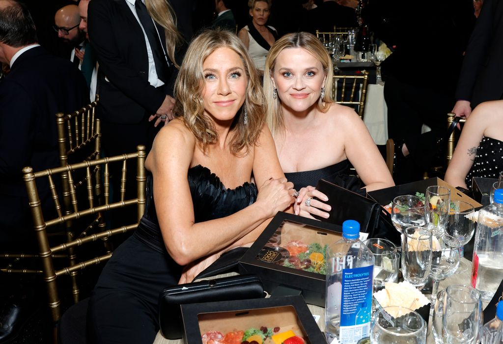 Jennifer Aniston sale a cenar con Pedro Pascal tras la boda de su ex