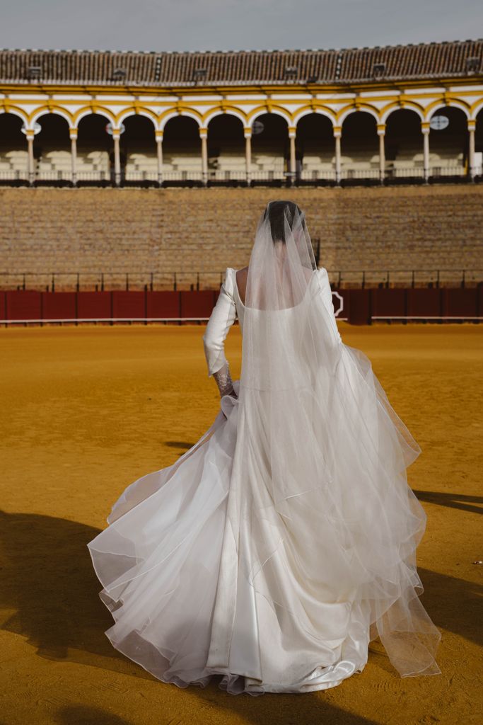 Vestido de novia de AHT Studio con tejidos antiguos
