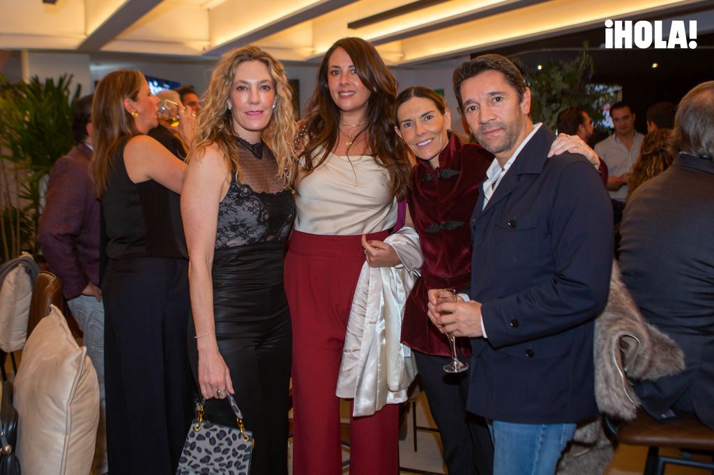 Pau Urquiola, Mer Elizondo , Elia Mary Knight y Alejandro