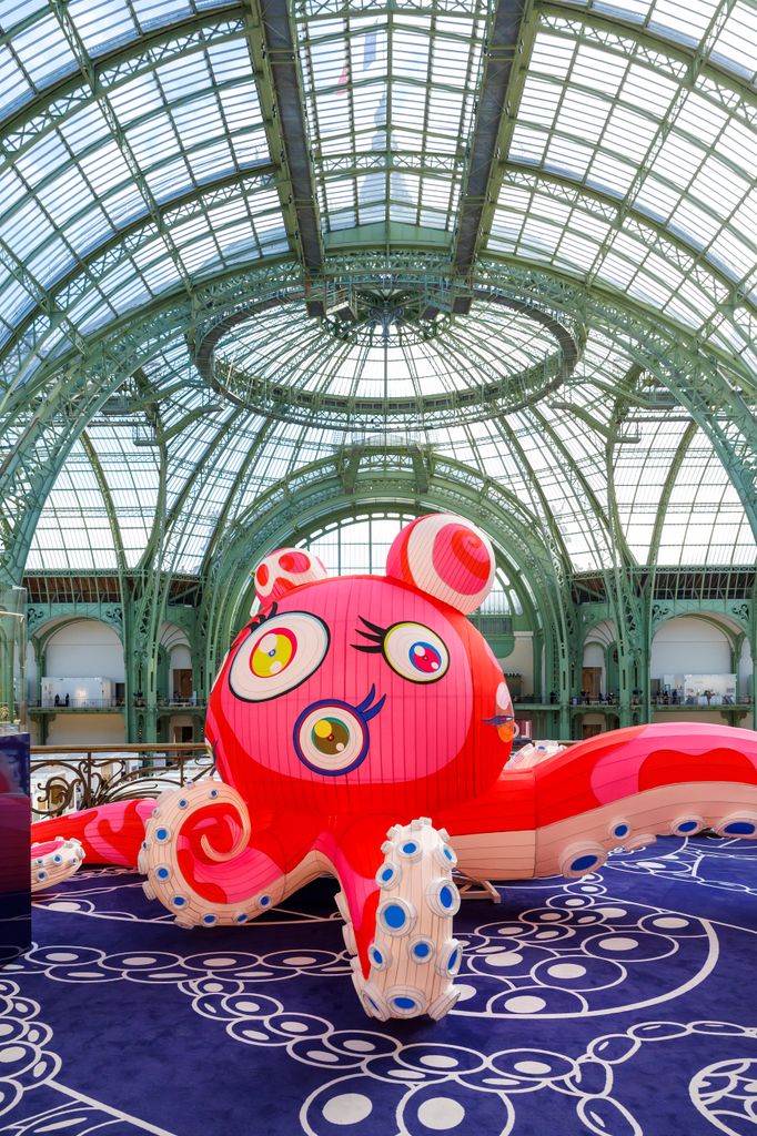 Murakami exhibe dentro del recinto un pulpo gigante de más de 8 metros de alto.