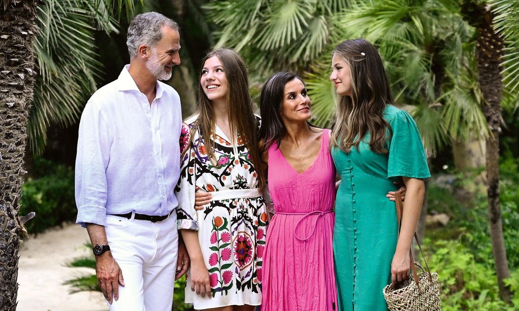Los Reyes y sus hijas sorprenden en el verano del gran cambio
