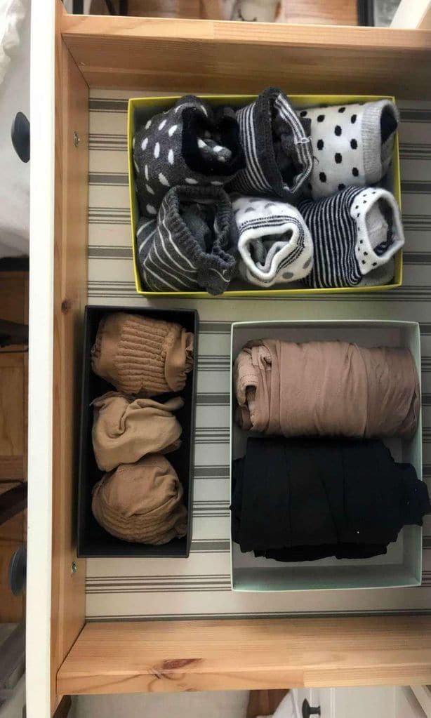 Medias y ropa íntima en gaveta