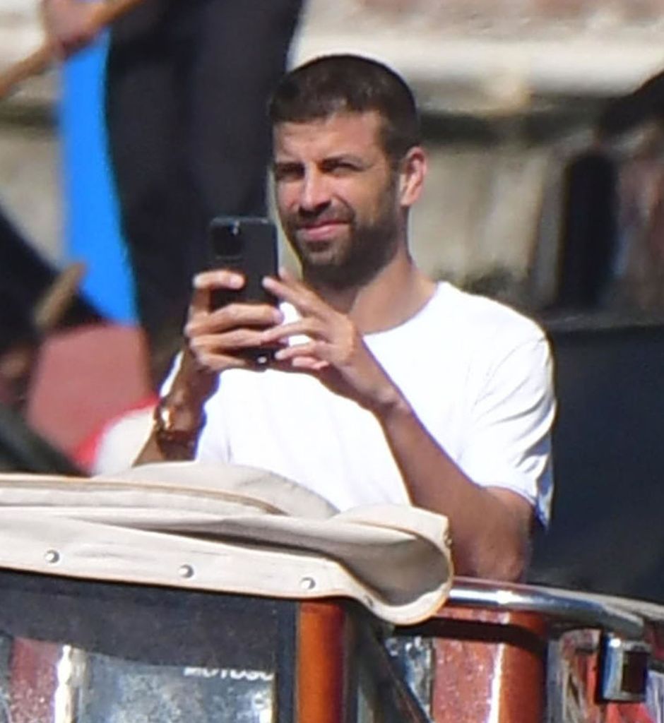 Al parecer Piqué también tomó fotos como todo buen turista.