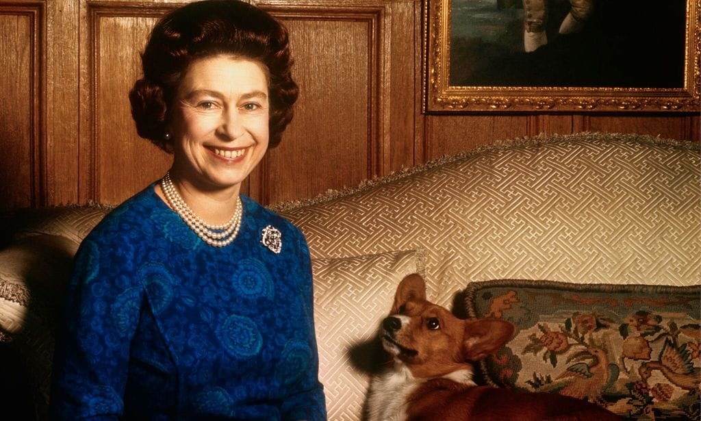queen elizabeth ii with corgi