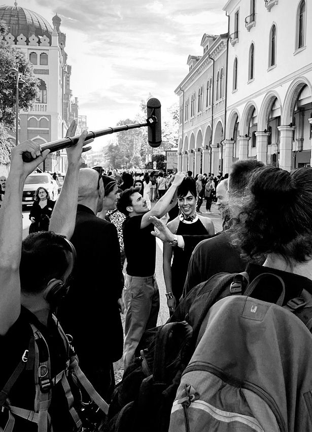 Jesús de Paula retocando el peinado de Georgina Rodríguez