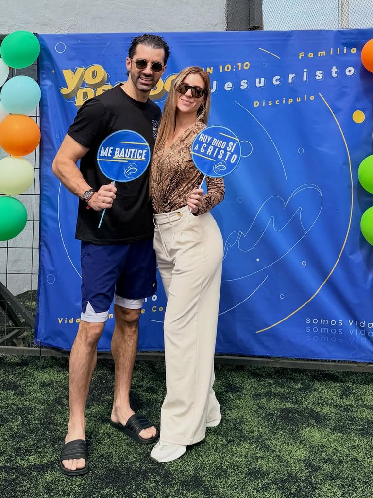 Toni Costa hizo mención especial para su novia, Mimi Ortiz por ser su ejemplo y guía