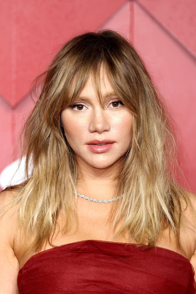 Suki Waterhouse posa por primera vez embarazada en los Fashion Awards 2023