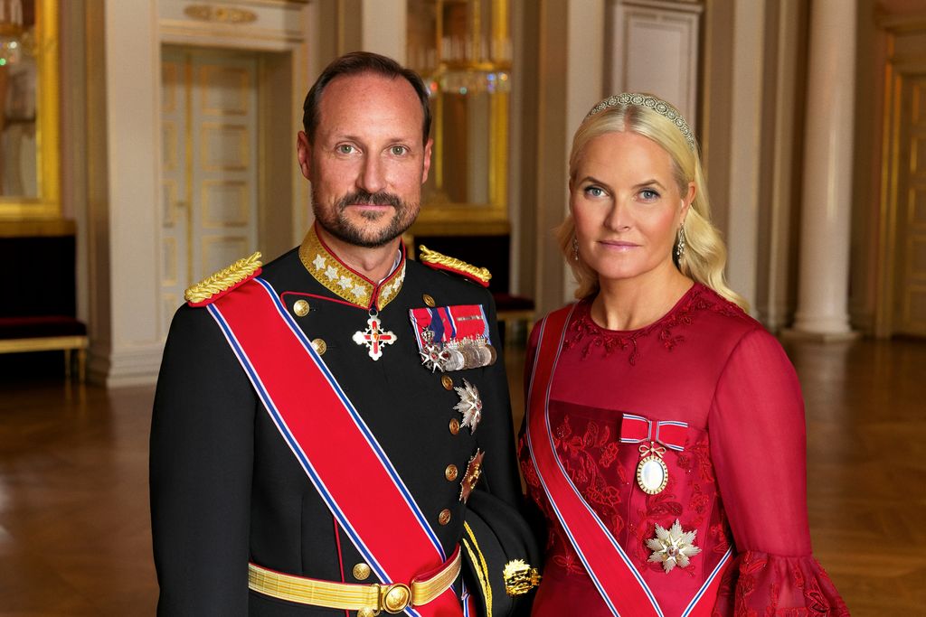 Los príncipes Haakon y Mette-Marit en un retrato oficial en 2023
