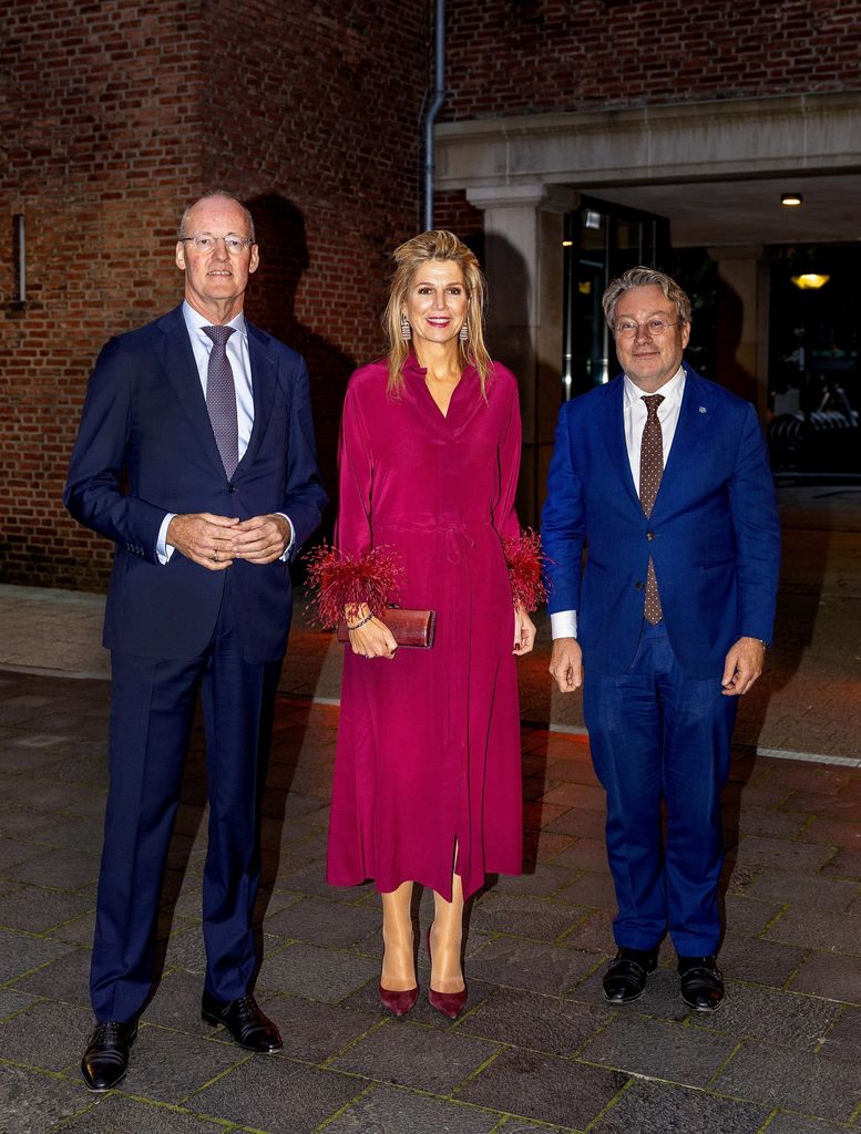 Máxima de Holanda con vestido burdeos