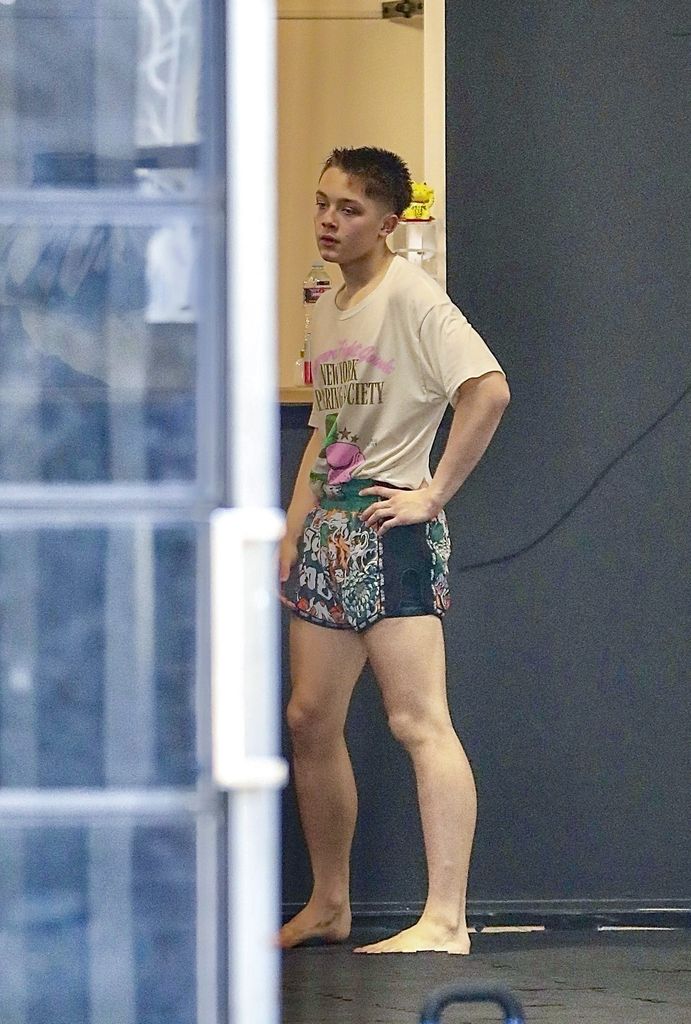 Knox Jolie-Pitt, hijo de Angelina Jolie,  durante su entrenamiento de muay thai en en Los Ángeles.