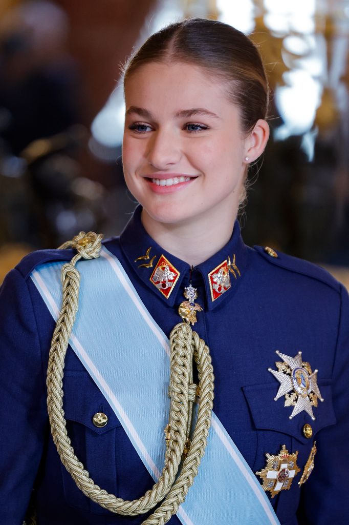 "Me consta, Leonor, que tus vivencias de estos últimos años te están ayudando a comprender y a asumir, en toda su plenitud, el compromiso y el sentido del deber, que son la brújula moral de la vida militar", ha dicho el Rey sobre la formación castrense de su hija