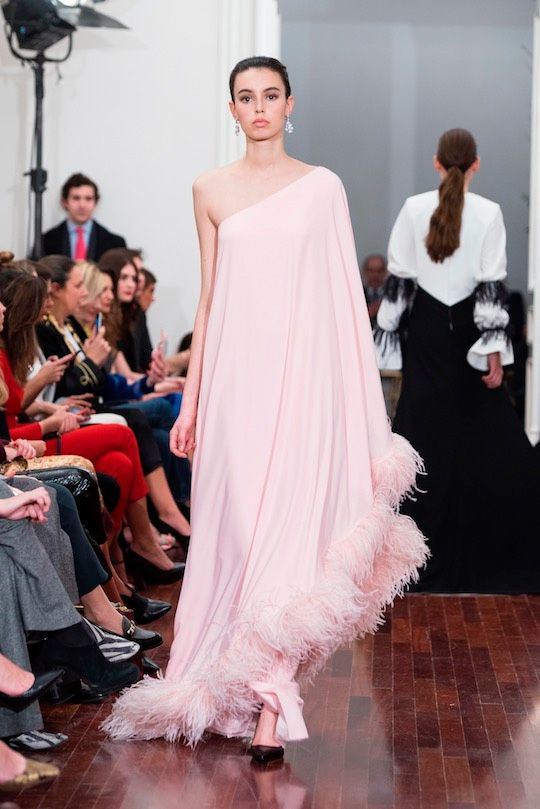 Vestido rosa empolvado de Jorge Acuña