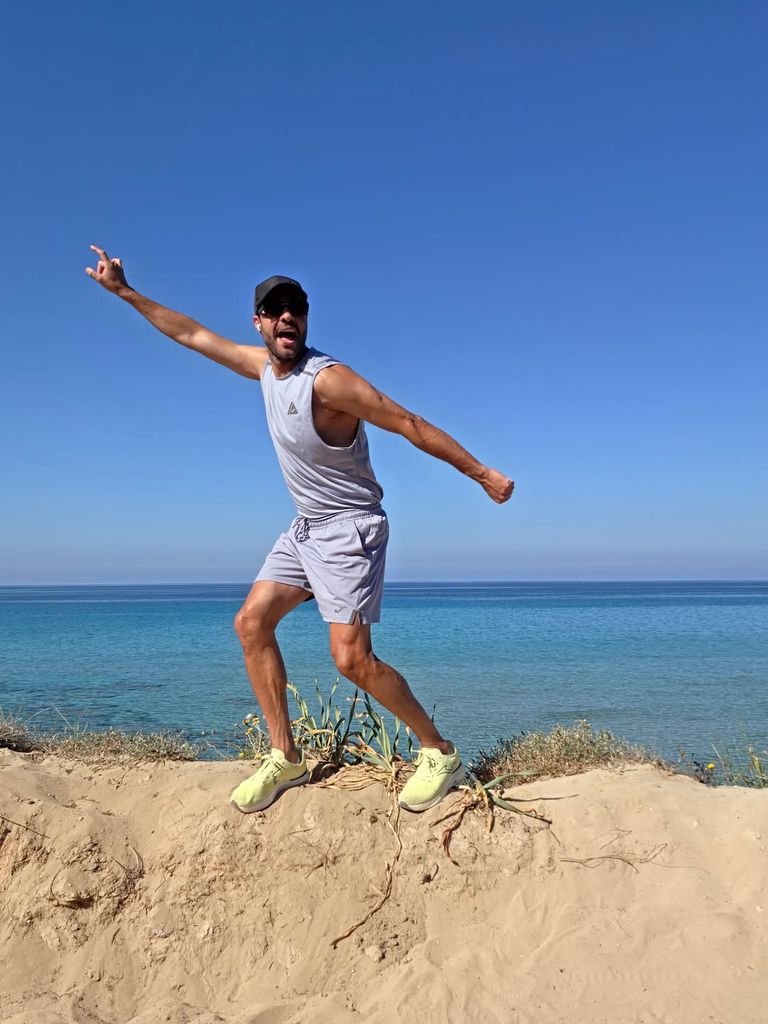 Miguel en su viaje a Menorca con la madre de su hijo, Miki