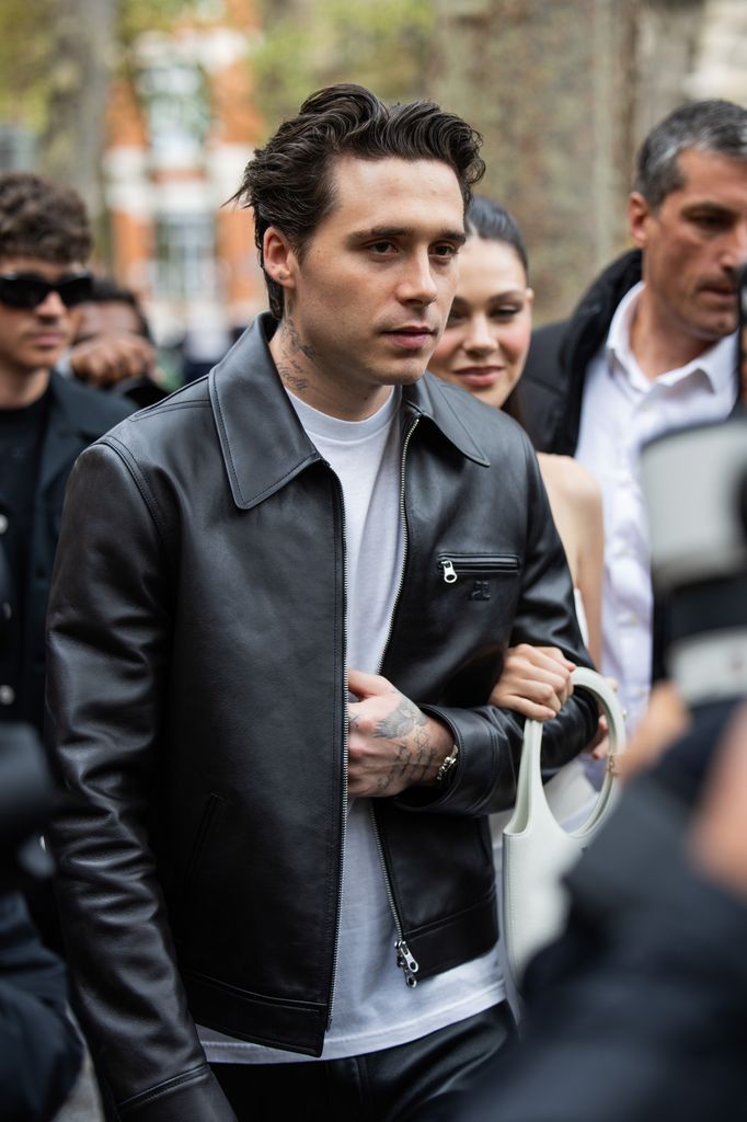 Brooklyn Beckham estaría furioso luego de que sus padres publicaran fotos suyas otra vez.