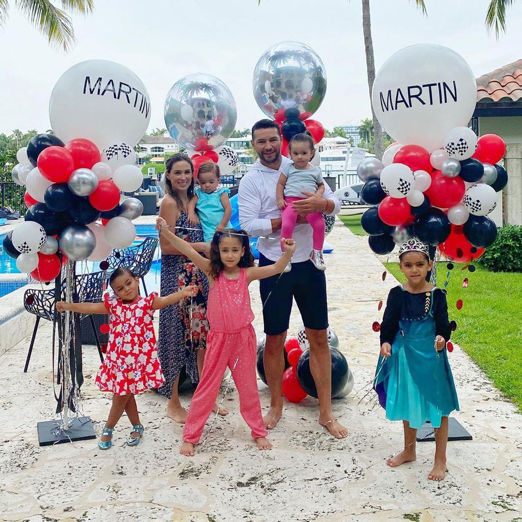 Jacky Bracamontes y su familia