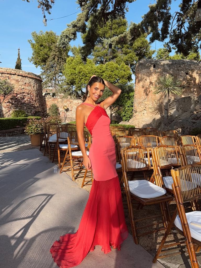 Elena Gortari con look de invitada