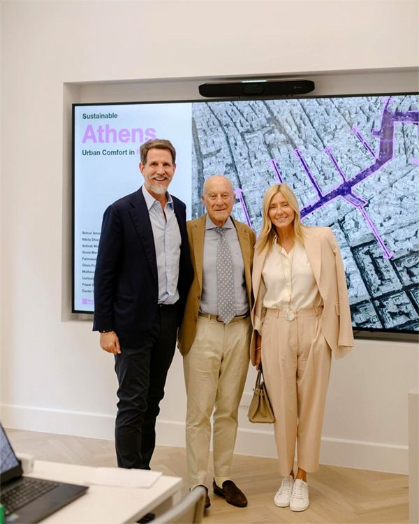 Pablo y Marie-Chantal de Grecia con Norman Foster