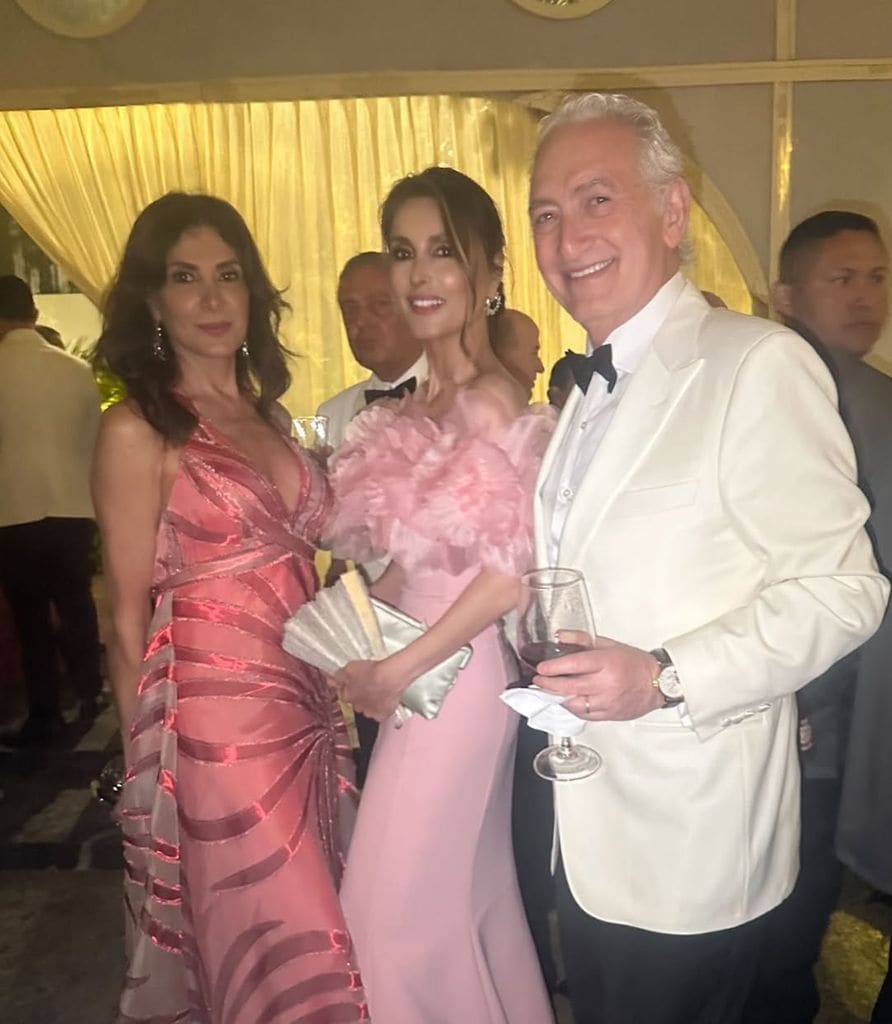 Paloma Cuevas, invitada elegante en la boda de unos amigos