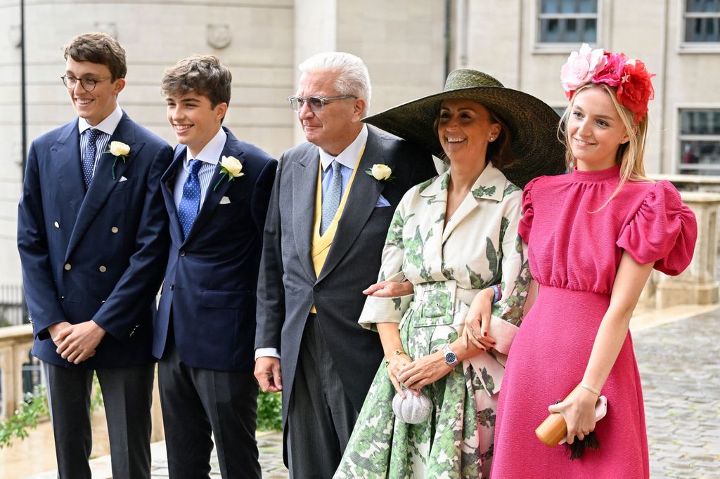 El príncipe Nicolás, el príncipe Aymeric, el príncipe Laurent de Bélgica, la princesa Claire de Bélgica y la princesa Louise fueron fotografiados a su llegada a la ceremonia de boda de la princesa Maria-Laura de Bélgica y William Isvy, en la Catedral de San Miguel y Santa Gúdula (Cathédrale des Saints Michel et Gudule / Sint-Michiels- en Sint-Goedele kathedraal), el sábado 10 de septiembre de 2022, en Bruselas.
