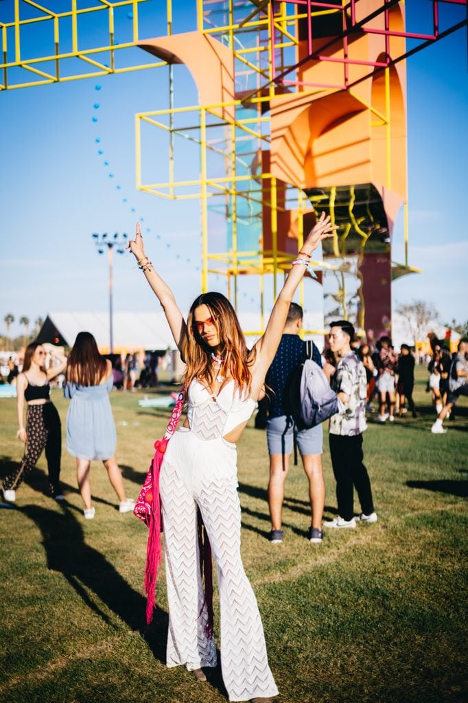 Alessanda Ambrosio en Coachella 2022