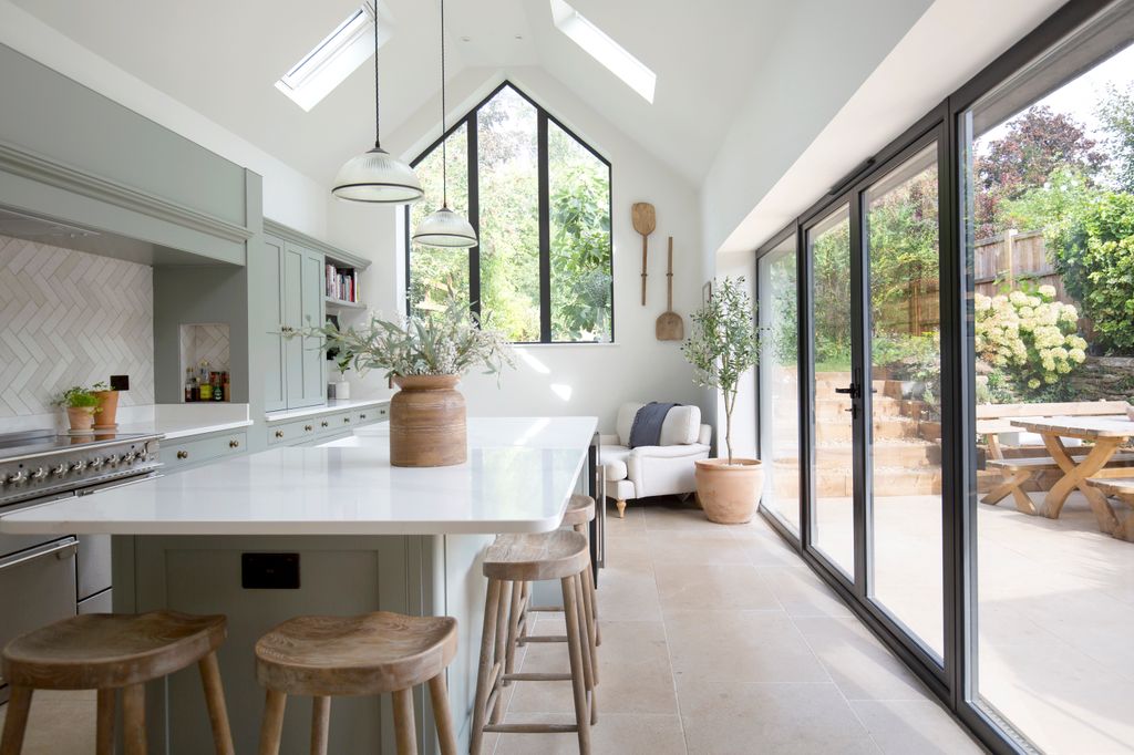 Cocina con acceso al jardín