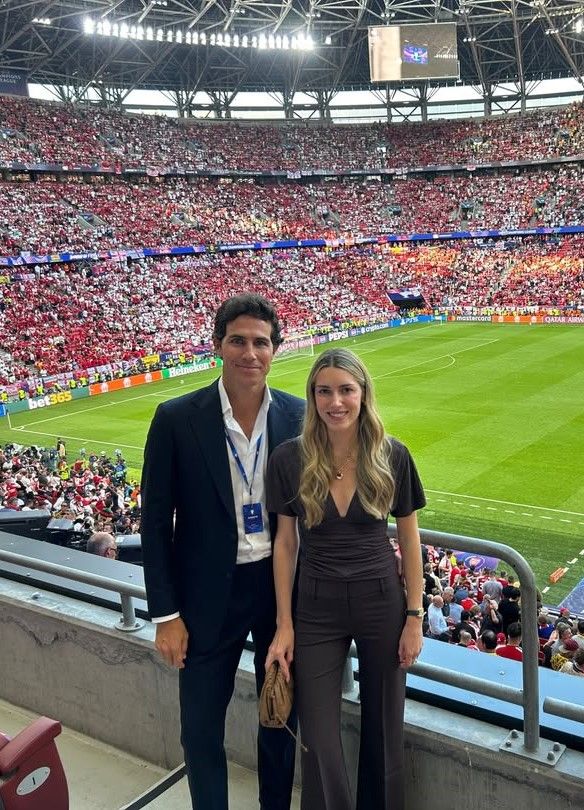 Daniela Figo y su novio el fin de semana en Budapest para la final de la Champions.