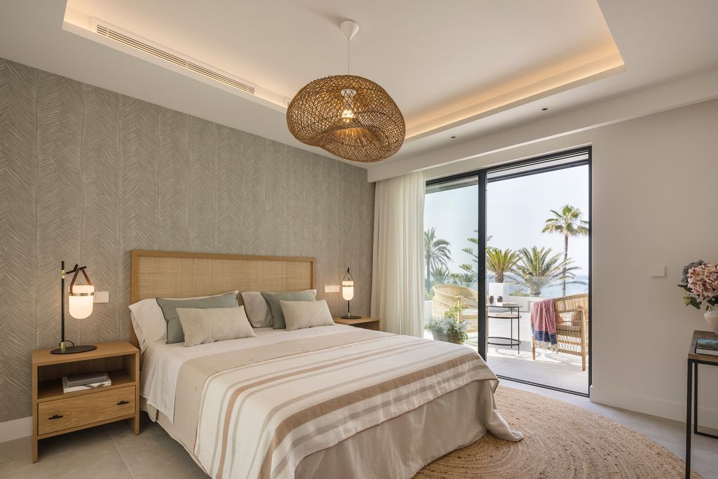 Dormtorio con ropa de cama de lino. 