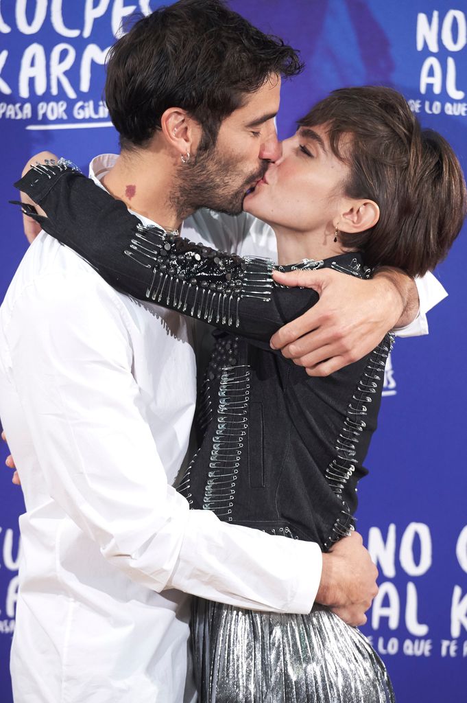 MADRID, SPAIN - NOVEMBER 08:  Spanish actors Alex Garcia and Veronica Echegui attend 'No Culpes al Karma De lo Que Te Pasa Por Gilipollas' photocall at El Paracaidista Club on November 8, 2016 in Madrid, Spain.  (Photo by Carlos Alvarez/Getty Images)