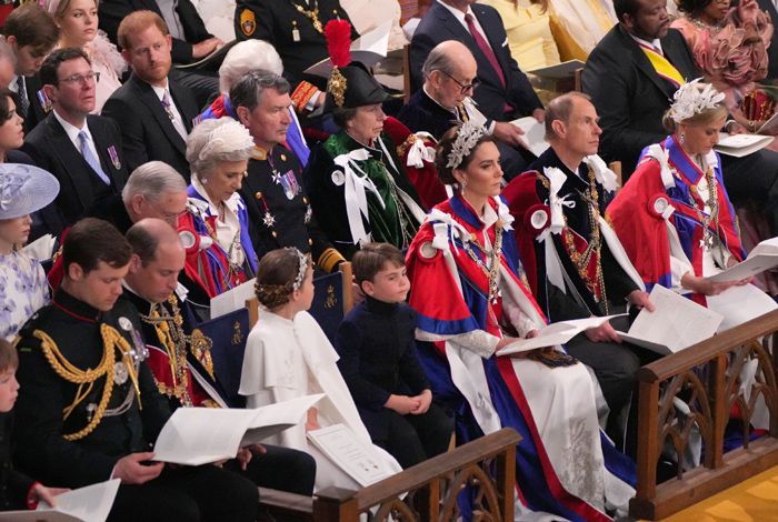 Análisis del paso del príncipe Harry por la coronación de su padre