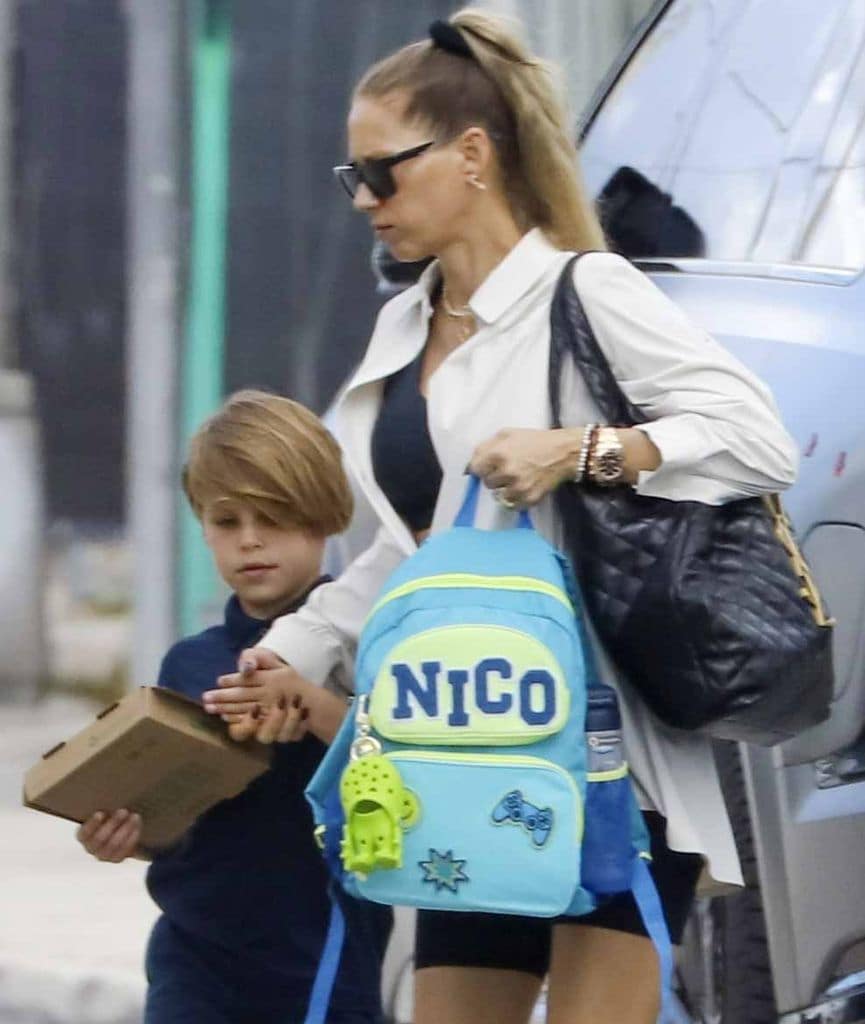 Anna Kournikova no bajó nunca la mochila de su hijo.