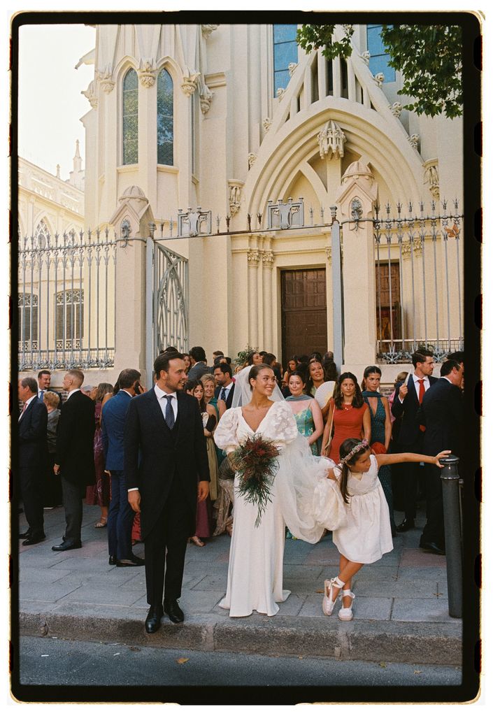 Boda en Madrid de novia con look de Castellar Granados