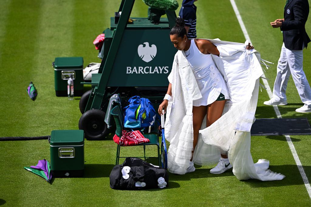 Debajo del kimono la jugadora llevaba un mini vestido blanco firmado por Nike.