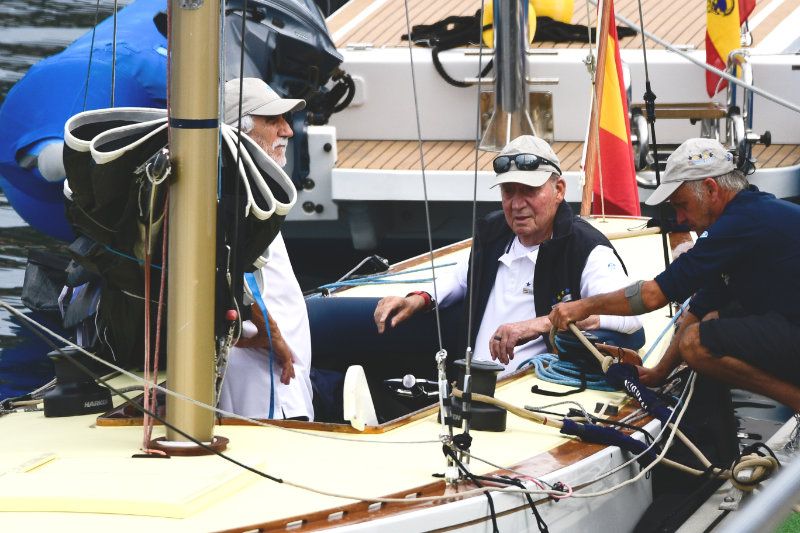 Rey Juan Carlos en las regatas de Sanxenxo