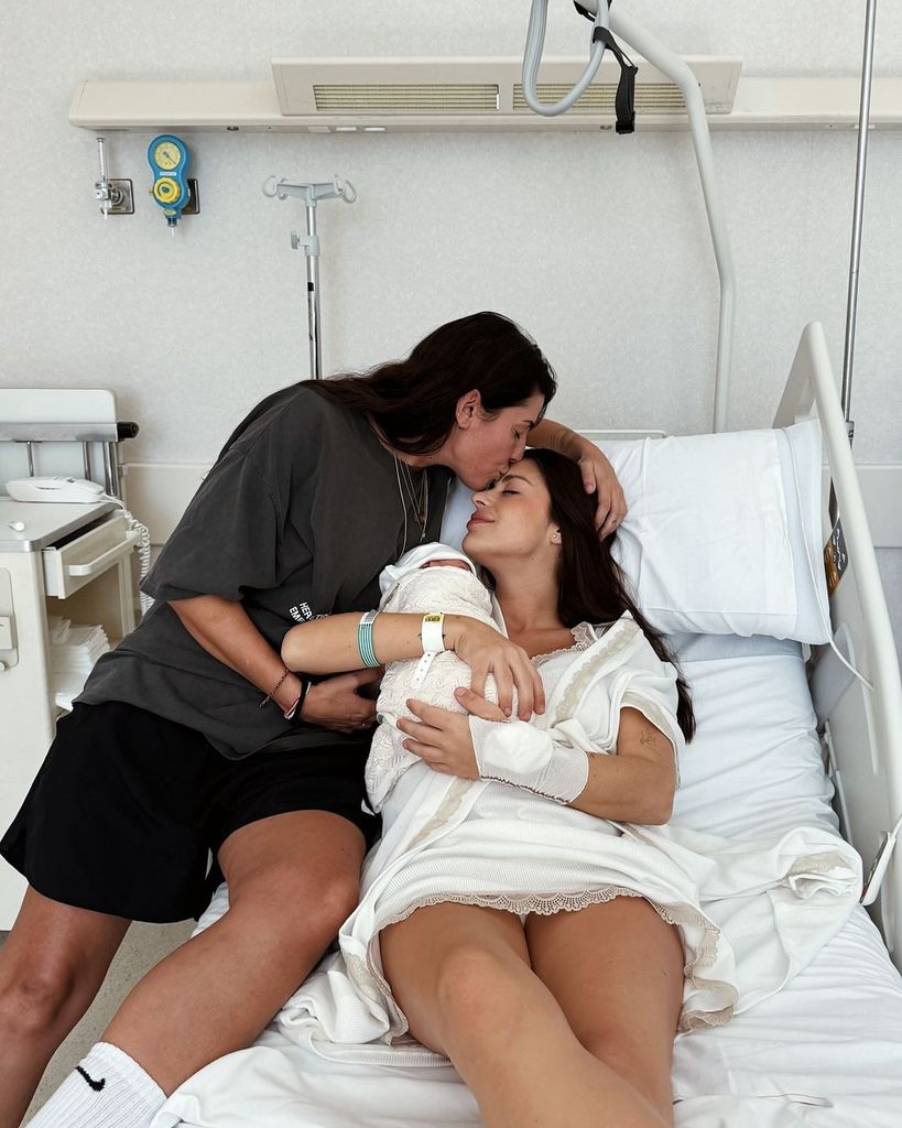 Alba Paul y Dulceida con la pequeña Aria