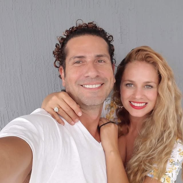 Gregorio Pernía y su esposa Erika Farfán se convertirán en padres por tercera ocasión.