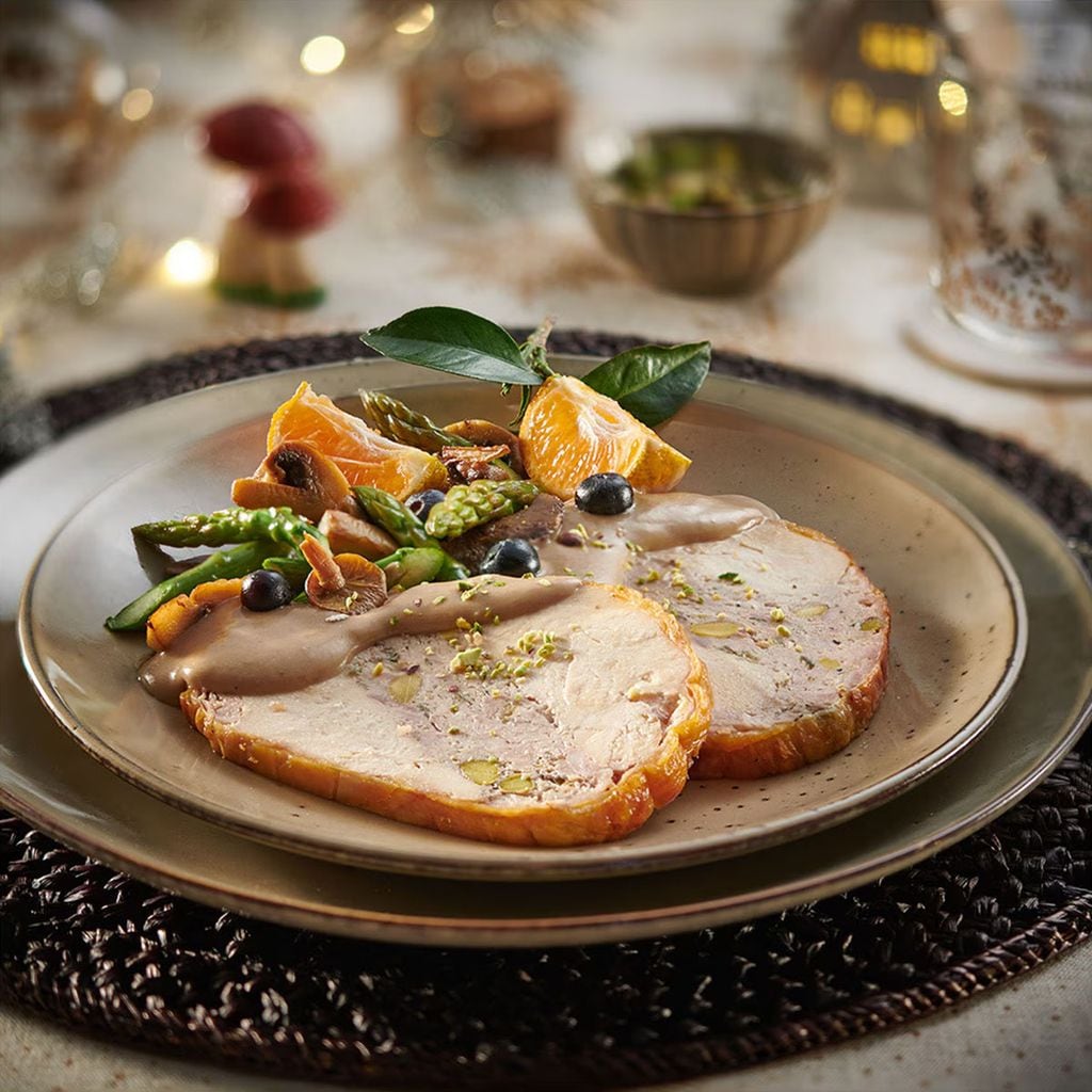 6. Pularda rellena con salsa de boletus