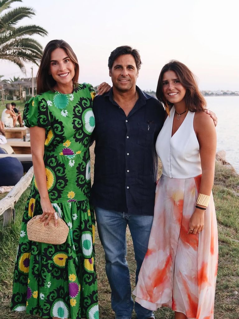 Lourdes Montes de vacaciones con Tana y Francisco.