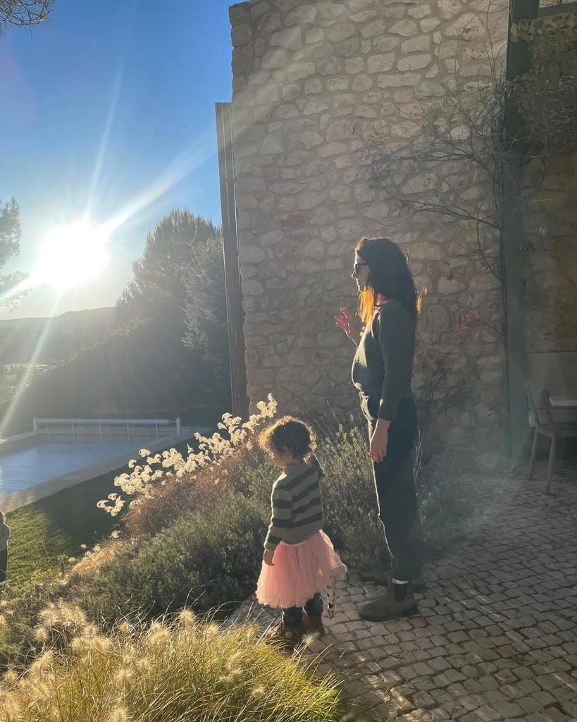 Bárbara Lennie con su hija, de la que prefiere no desvelar su nombre