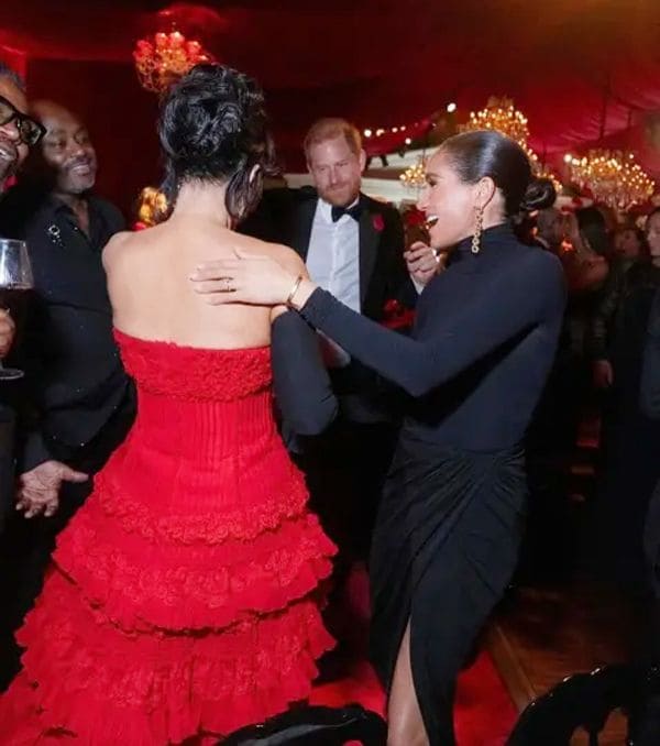 Kris Jenner bailando con Harry y Meghan en la fiesta por su 70 cumpleaños