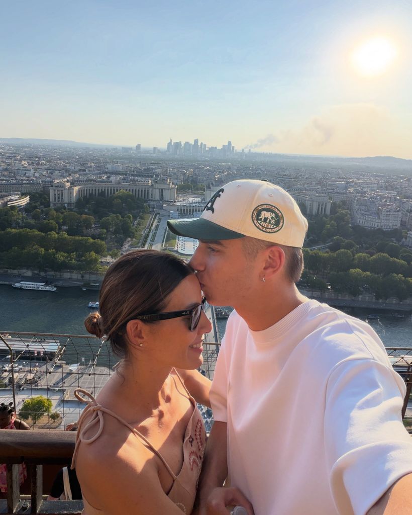 Madre e hijo en París