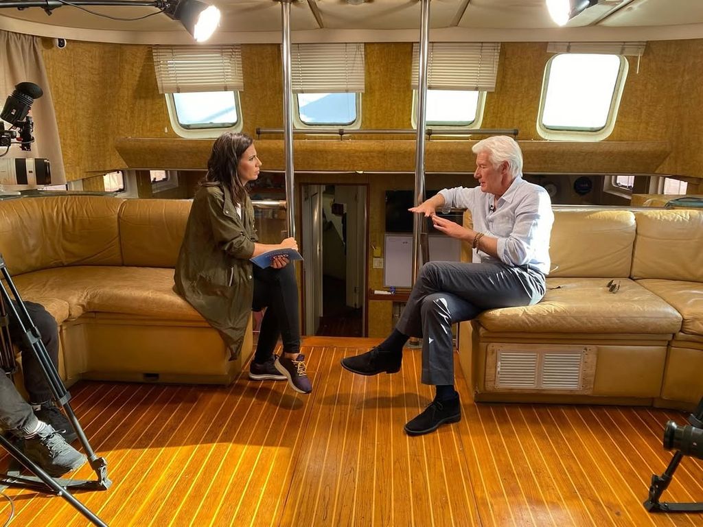 Richard Gere y Alejandra Silva se sinceran con Ana Pastor sobre su nueva vida en España